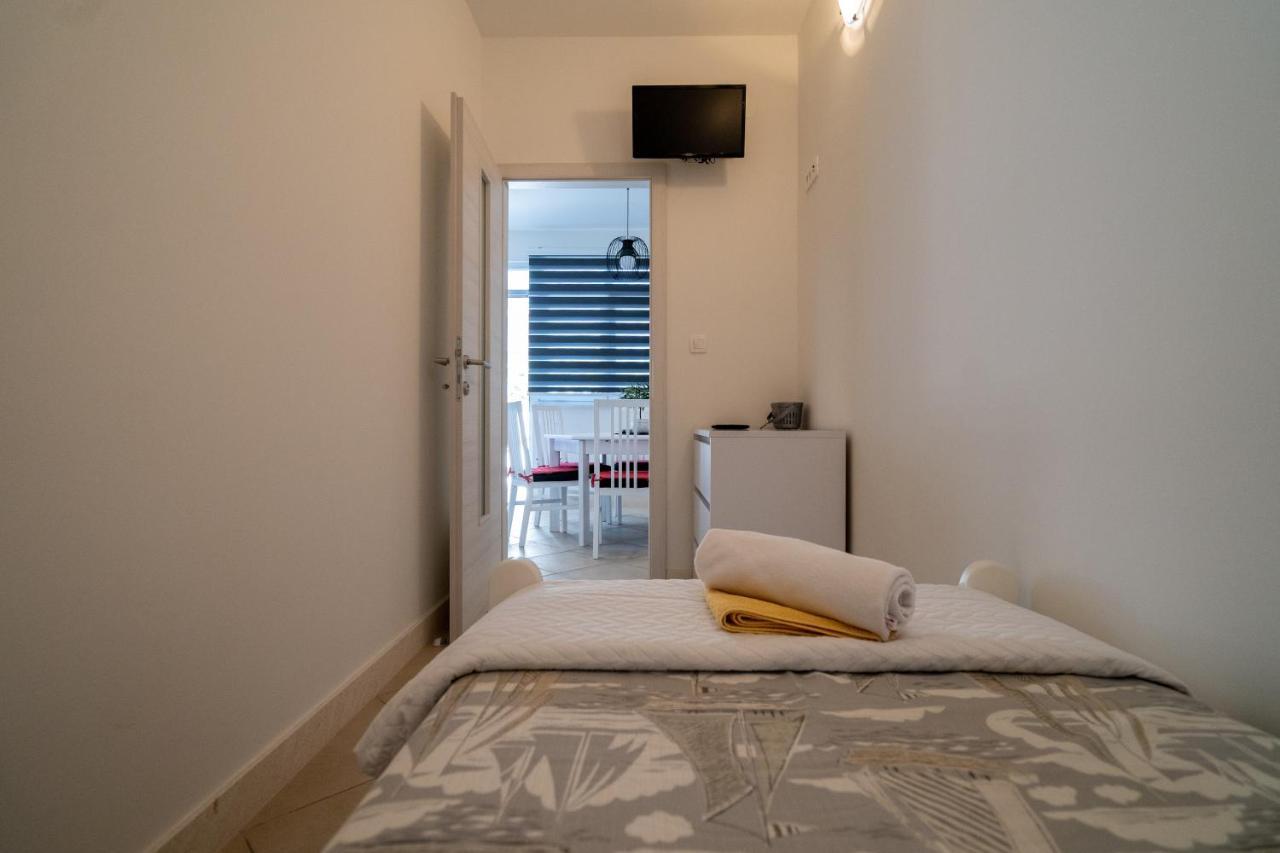 Apartman Dupin Dugi Rat Esterno foto