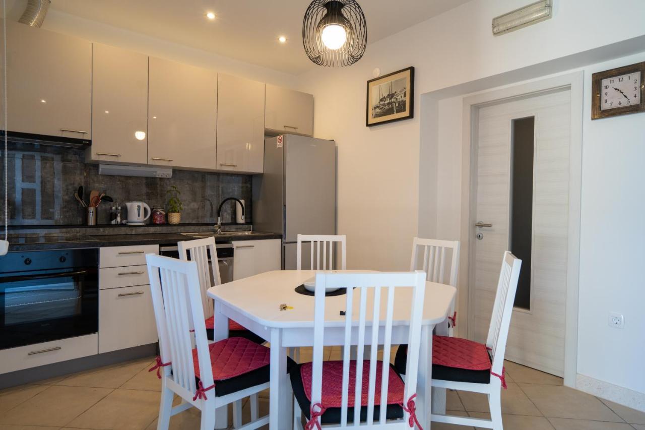 Apartman Dupin Dugi Rat Esterno foto