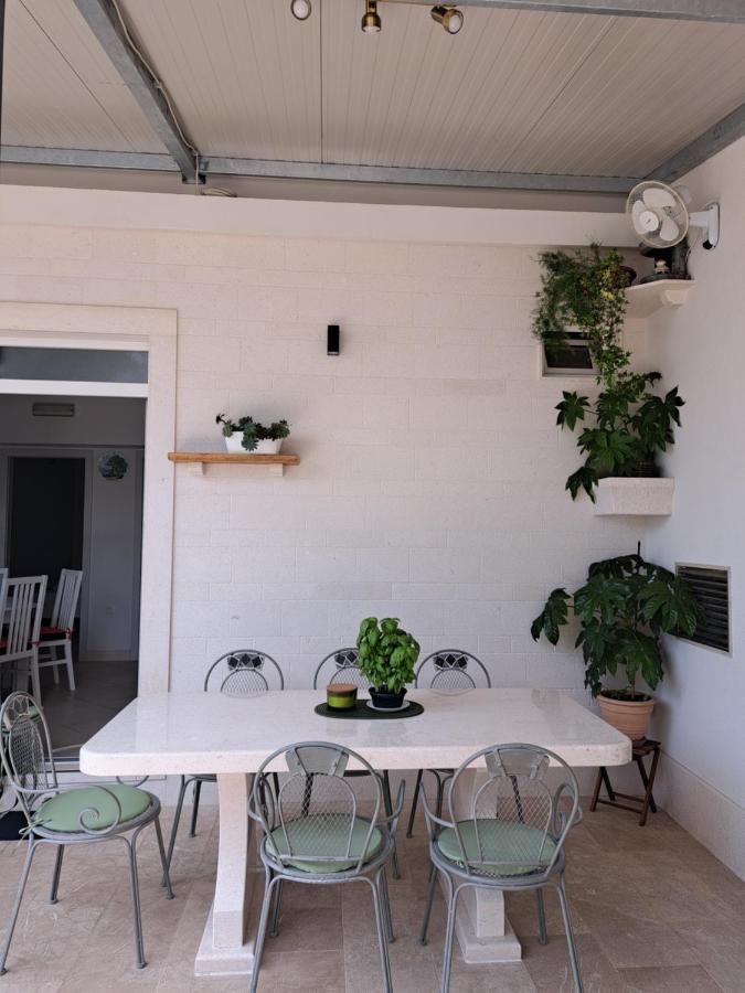 Apartman Dupin Dugi Rat Esterno foto