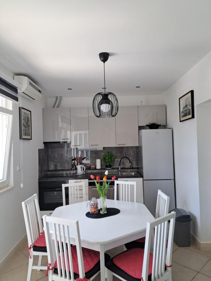 Apartman Dupin Dugi Rat Esterno foto